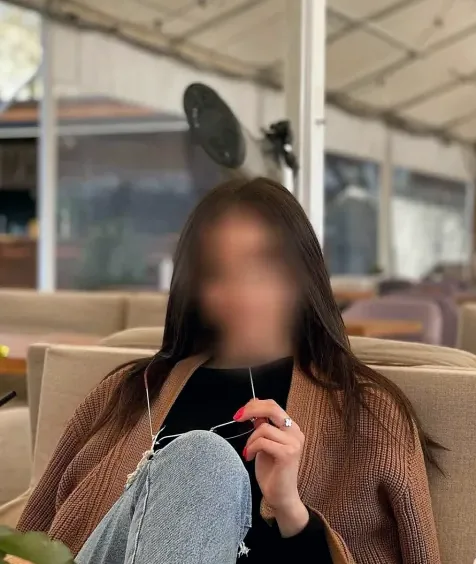 Alexandra, 26