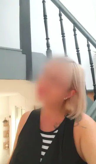 Anna, 37