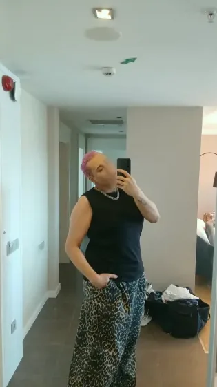 Astrid, 33