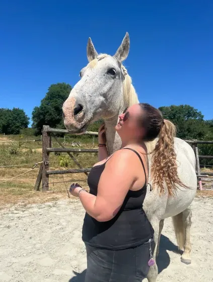 Clara, 23