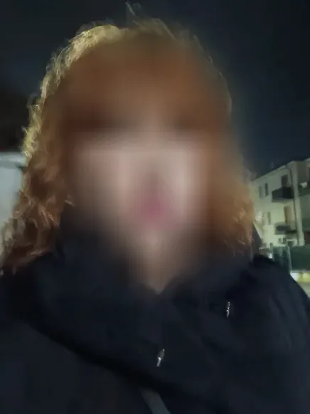 Clara, 40