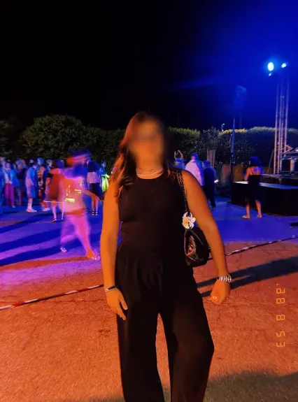 Daniela, 18