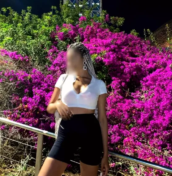Daniela, 36