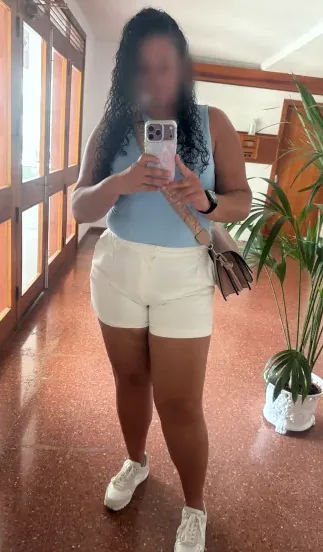 Elisabeth, 33