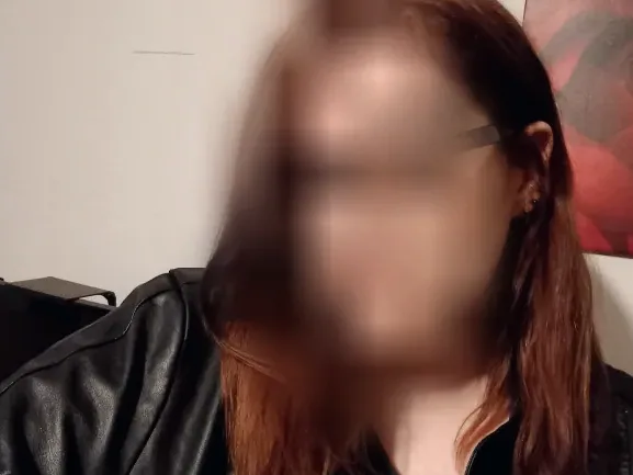 Elisabeth, 25