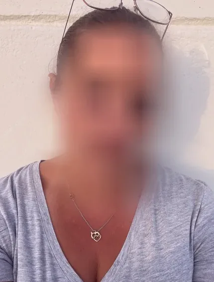 Emina, 33