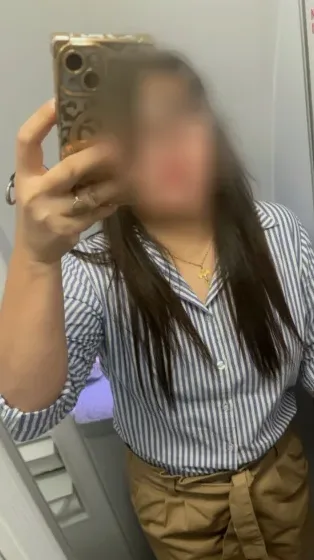 Julia, 38