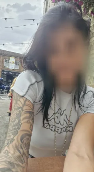 Laura, 39