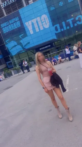 Lena, 28