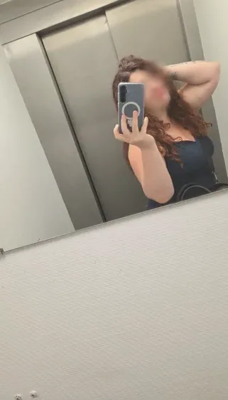 Mia, 34