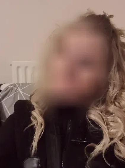 Mirela, 36