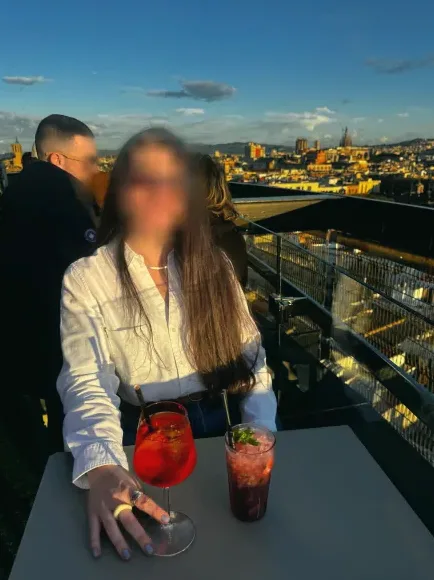 Sabine, 37