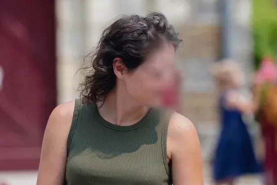 Sarah, 28