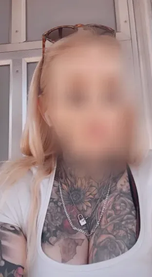 Sophie, 37