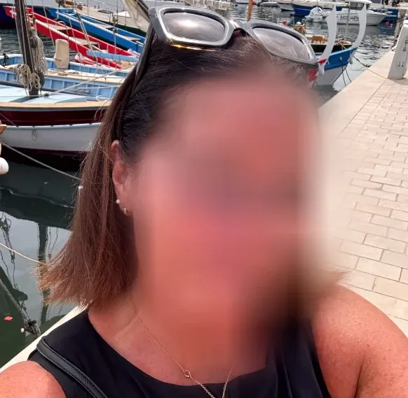Vanessa, 32